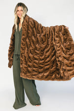 Sunday Throw Blanket | Brown